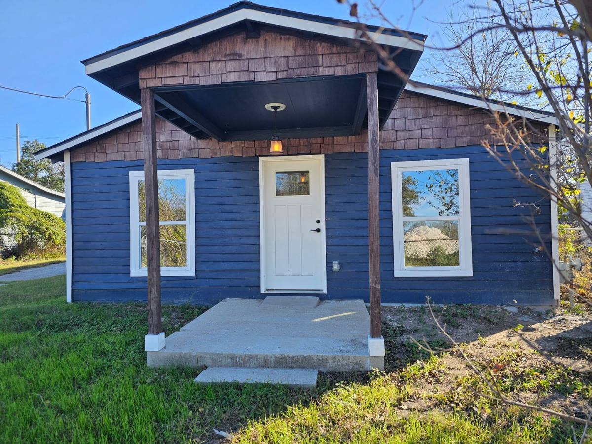 House for rent at 1360 Essex St, San Antonio, TX 78210