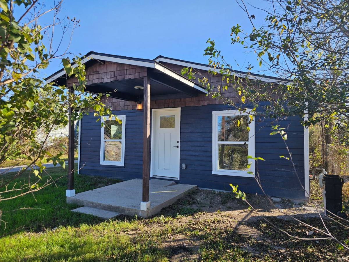 House for rent at 1360 Essex St, San Antonio, TX 78210