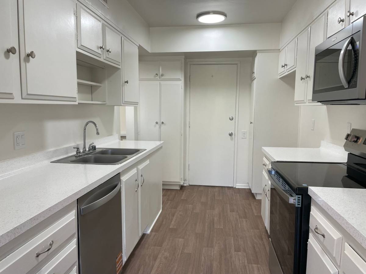 Apartment for rent at 14400 Addison St, Sherman Oaks, CA 91423