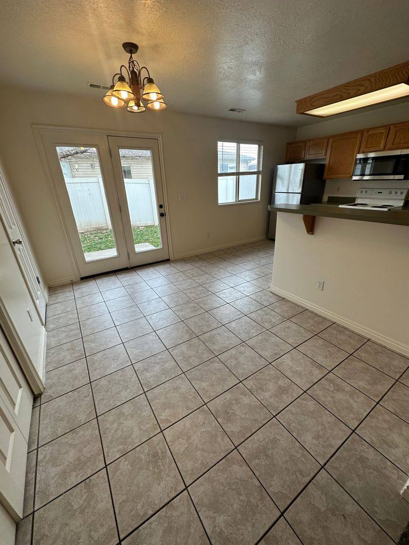 Townhouse for rent at 830 S 550 E, Clearfield, UT 84015