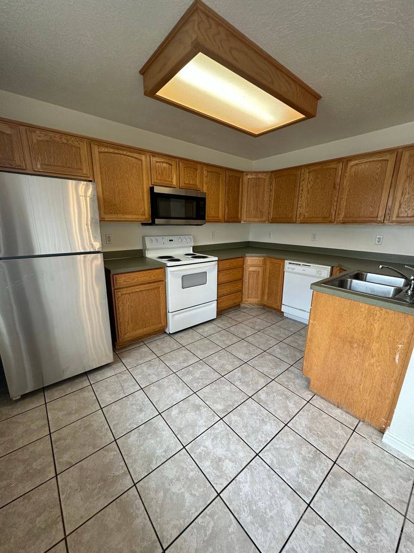 Townhouse for rent at 830 S 550 E, Clearfield, UT 84015