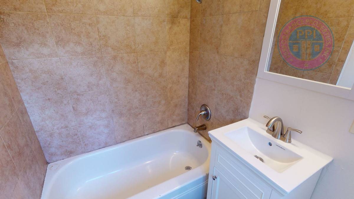Apartment for rent at 525 SE 28th Ave, Portland, OR 97214