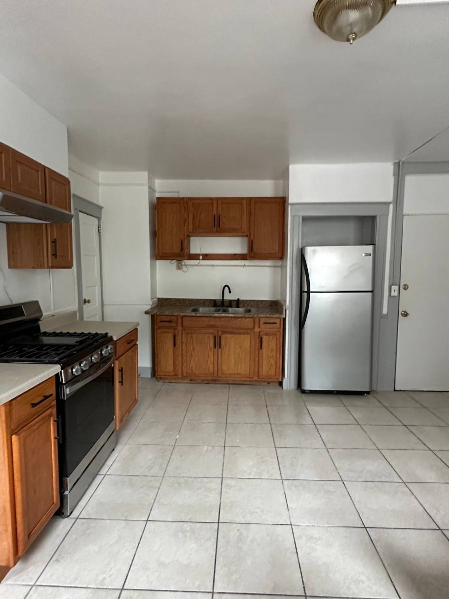 Apartment for rent at 139 Lawlor St, New Britain, CT 06051