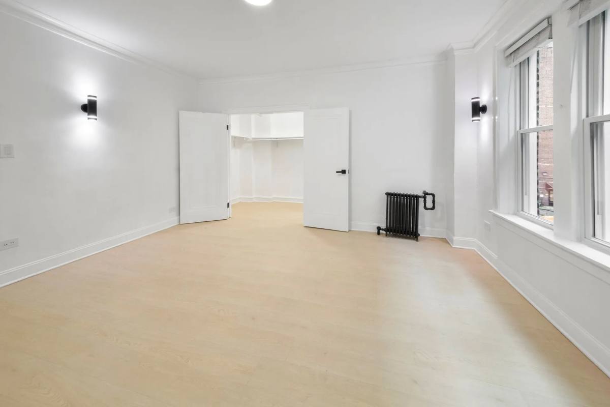 Apartment for rent at 905-915 W Carmen Ave #310, Chicago, IL 60640