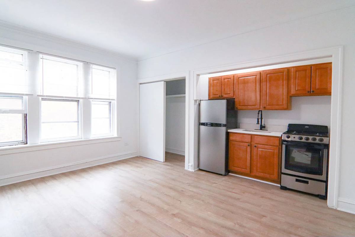 Apartment for rent at 905-915 W Carmen Ave #310, Chicago, IL 60640