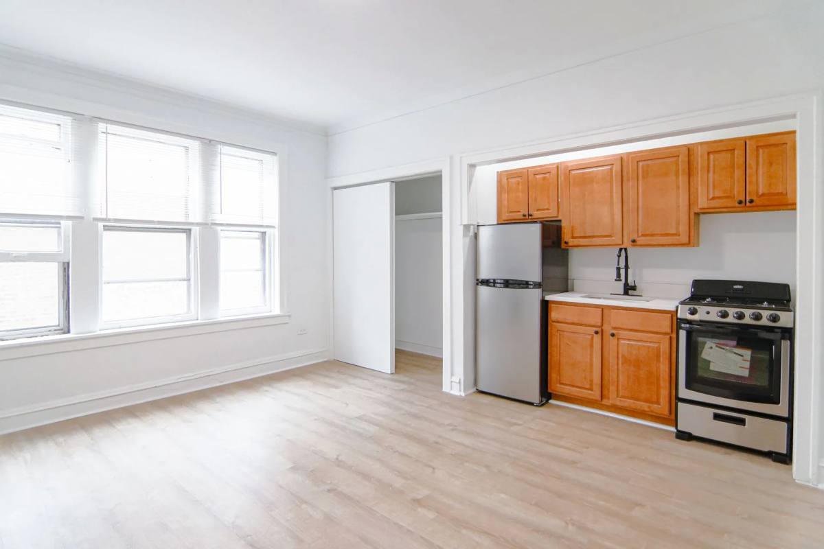 Apartment for rent at 905-915 W Carmen Ave #310, Chicago, IL 60640