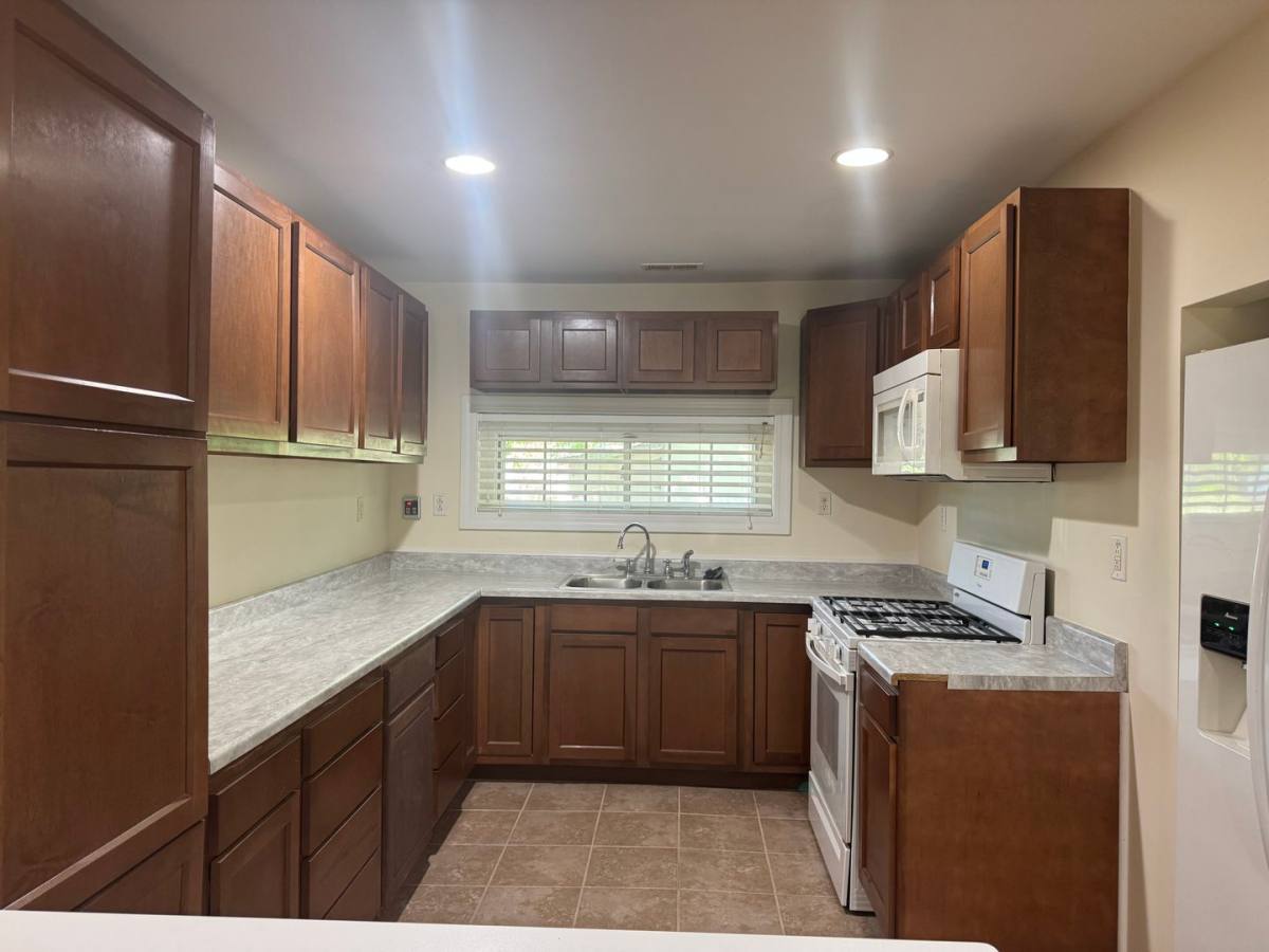 950 Perrytown Rd, New Bern, NC 28562 - House for Rent - Image 3