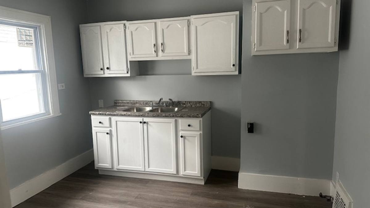 Apartment for rent at 976-978 Paxton, Cleveland, OH 44108