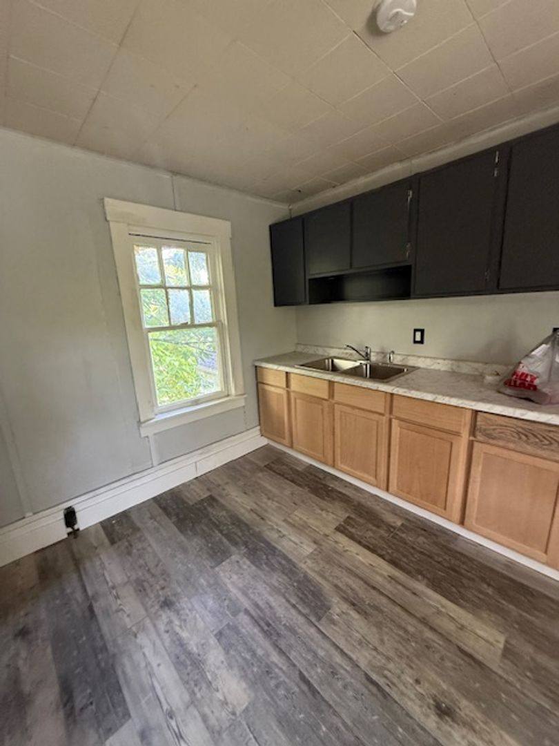 Apartment for rent at 340 - 1 2 McPheron St, Lima, OH 45801