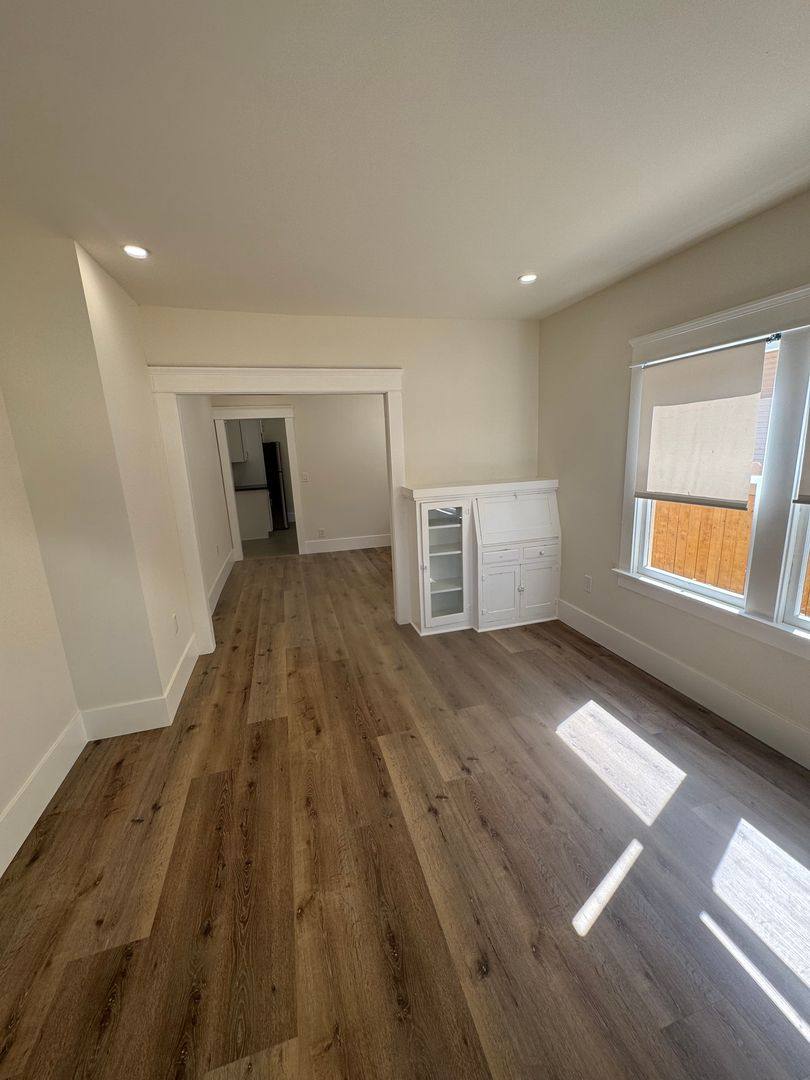Apartment for rent at 422 E Walnut, Santa Ana, CA 92701