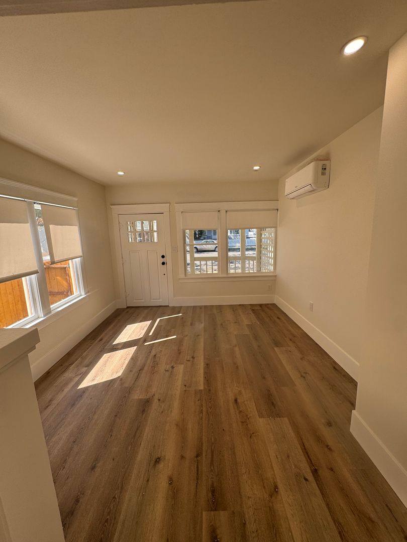 Apartment for rent at 422 E Walnut, Santa Ana, CA 92701
