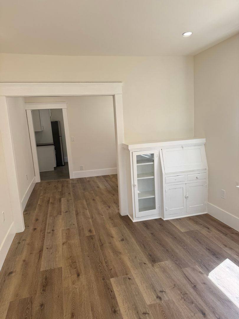 Apartment for rent at 422 E Walnut, Santa Ana, CA 92701
