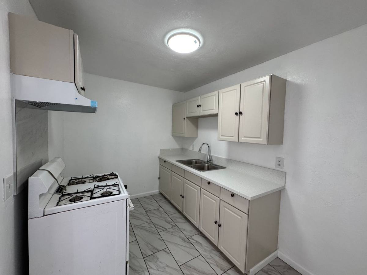 Apartment for rent at 313-315 Beardsley Ave, Bakersfield, CA 93308