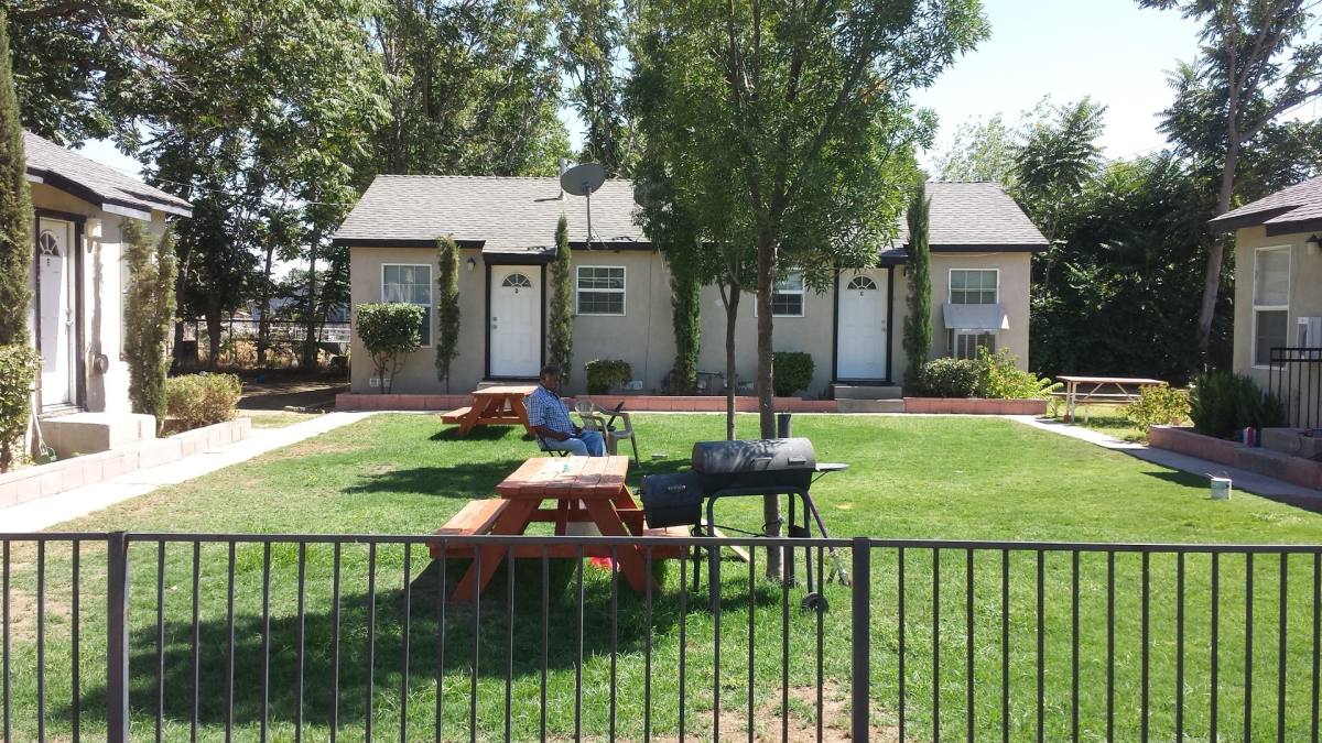 Apartment for rent at 313-315 Beardsley Ave, Bakersfield, CA 93308