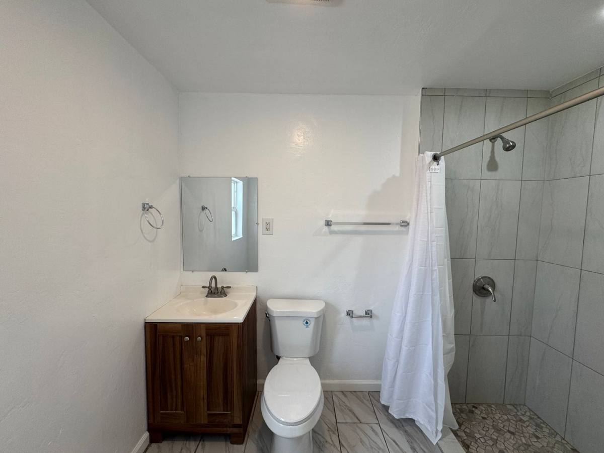 Apartment for rent at 313-315 Beardsley Ave, Bakersfield, CA 93308