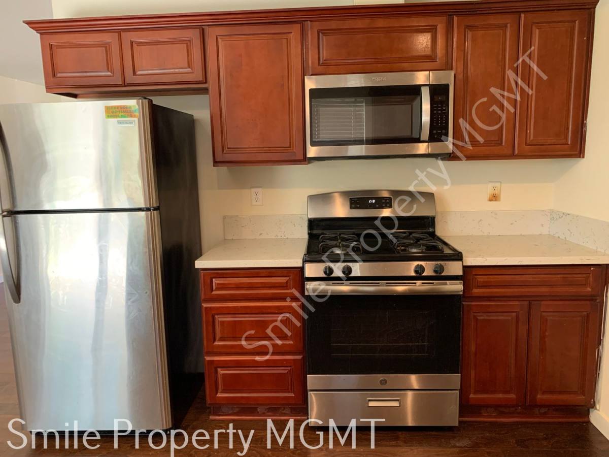 House for rent at 3223 SE 122nd Ave, Portland, OR 97236