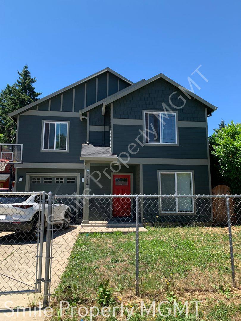 House for rent at 3223 SE 122nd Ave, Portland, OR 97236