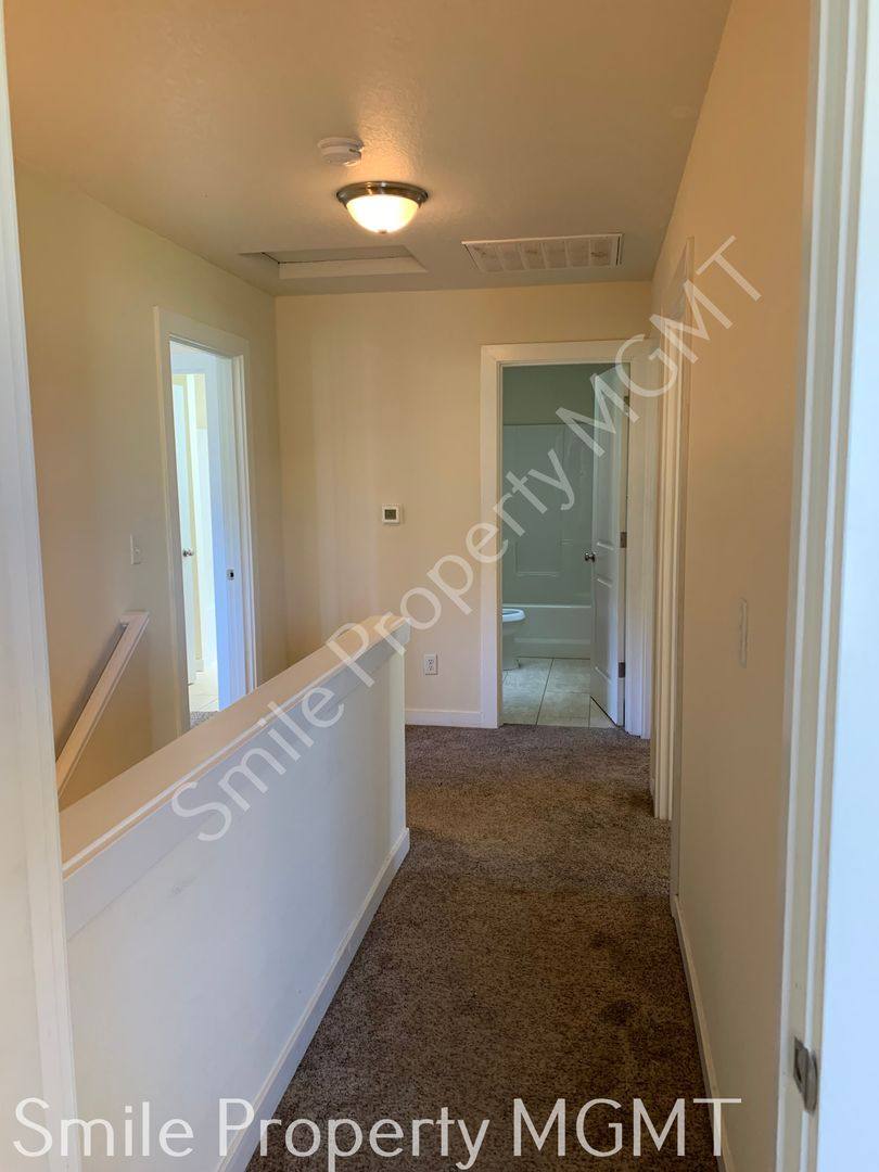 House for rent at 3223 SE 122nd Ave, Portland, OR 97236