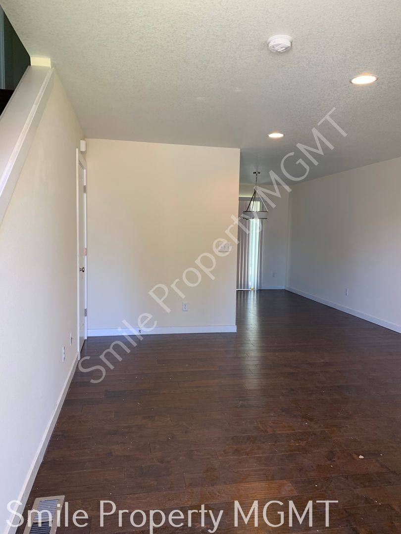 House for rent at 3223 SE 122nd Ave, Portland, OR 97236