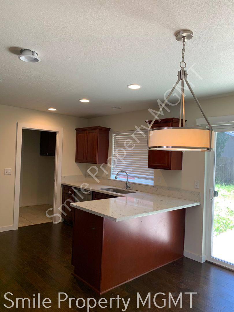 House for rent at 3223 SE 122nd Ave, Portland, OR 97236