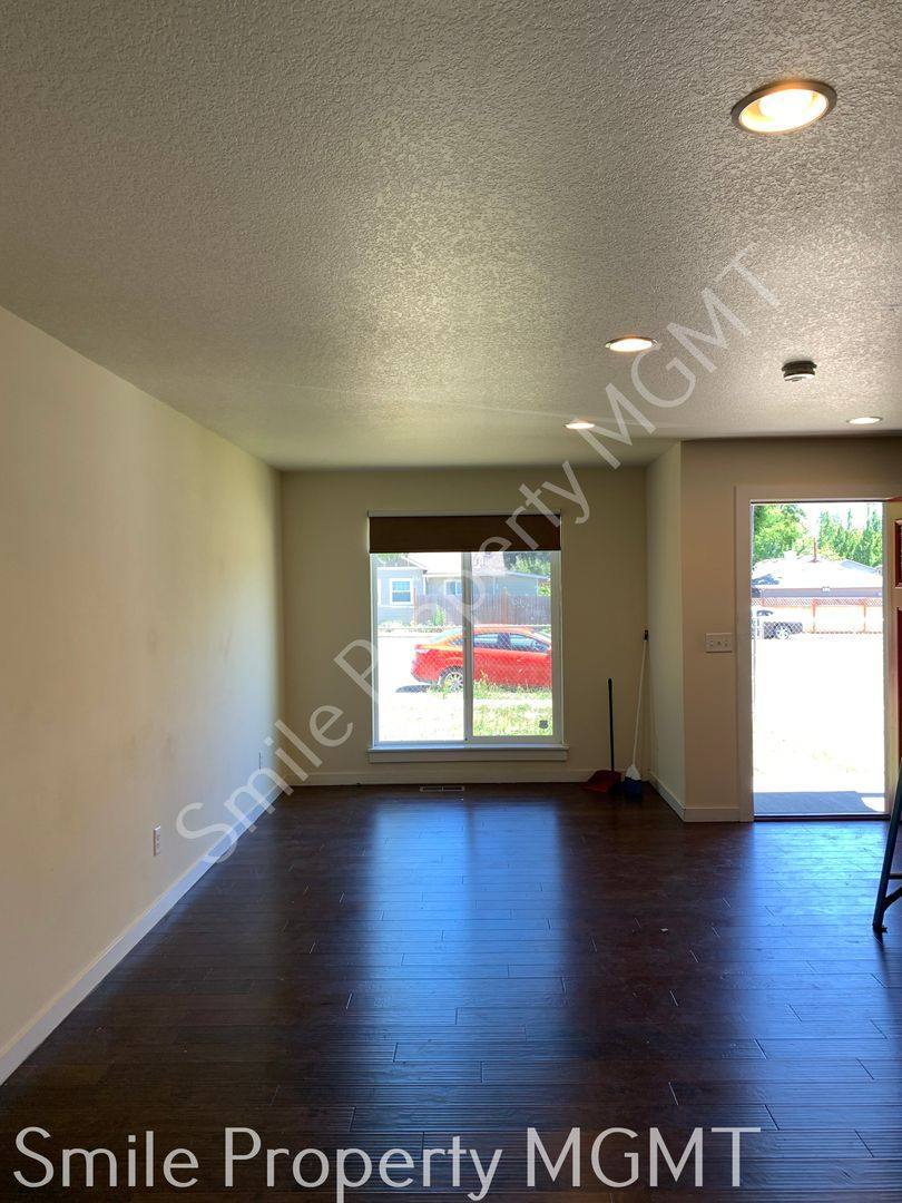 House for rent at 3223 SE 122nd Ave, Portland, OR 97236