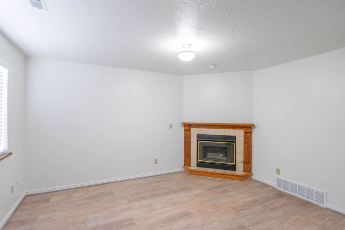 Apartment for rent at 1891 N Hillfield Rd, Layton, UT 84041