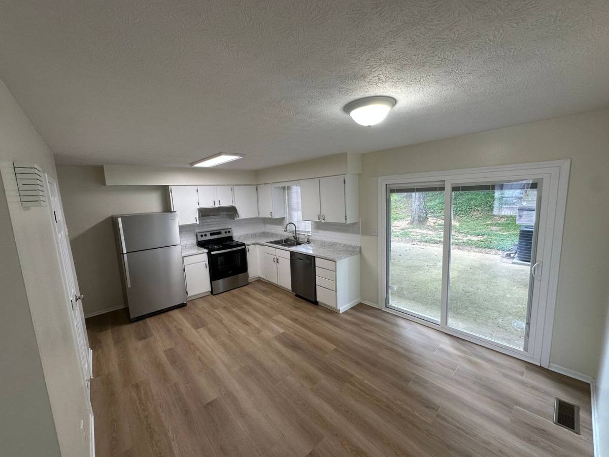 Townhouse for rent at 37 Campbell Dr, Parkersburg, WV 26104