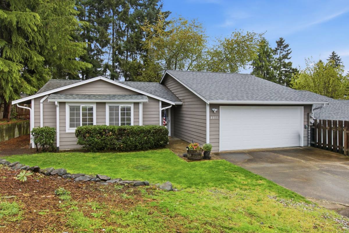 House for rent at 8011 116th St E, Puyallup, WA 98373