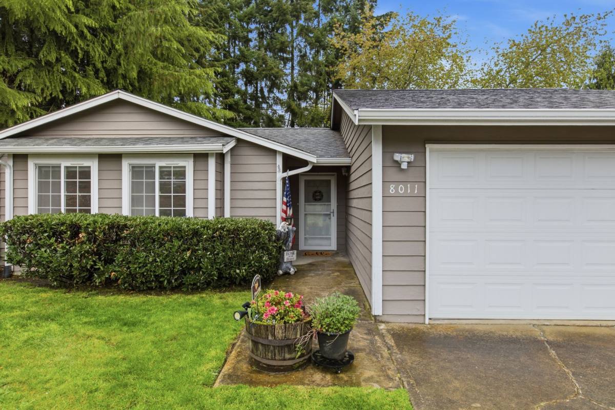 House for rent at 8011 116th St E, Puyallup, WA 98373