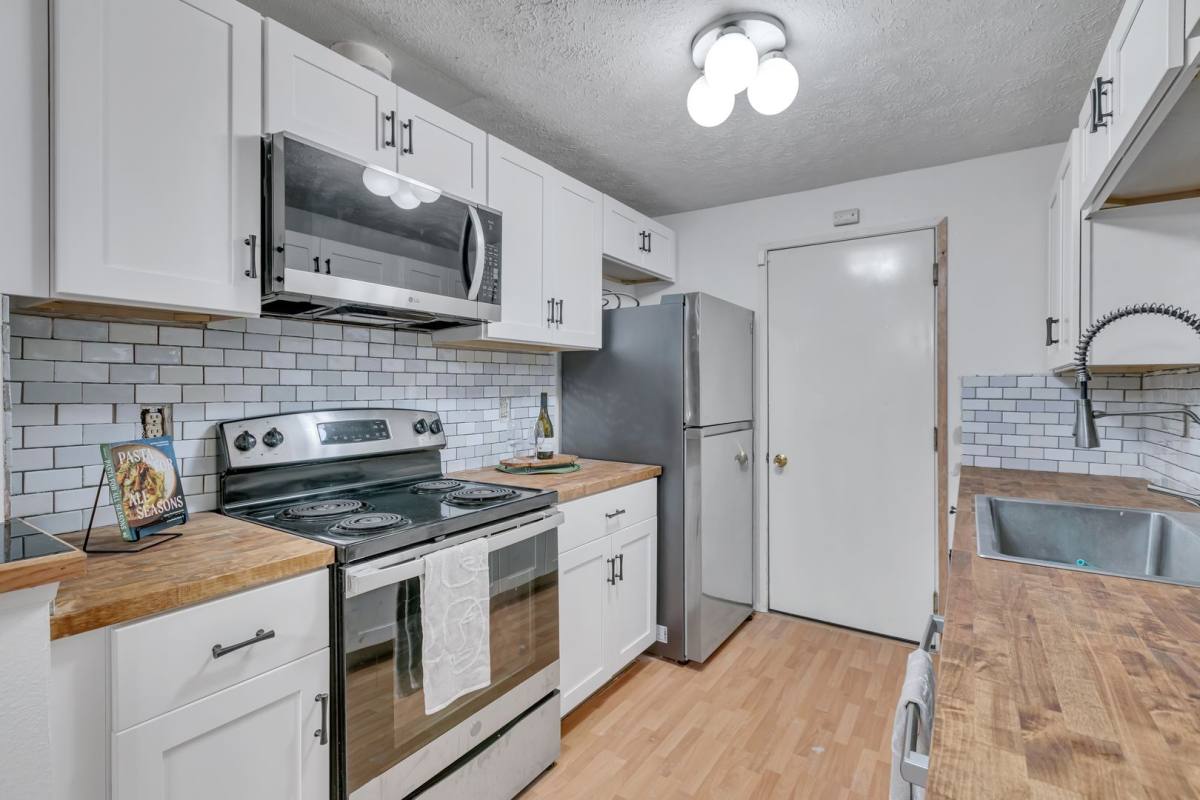 House for rent at 8011 116th St E, Puyallup, WA 98373