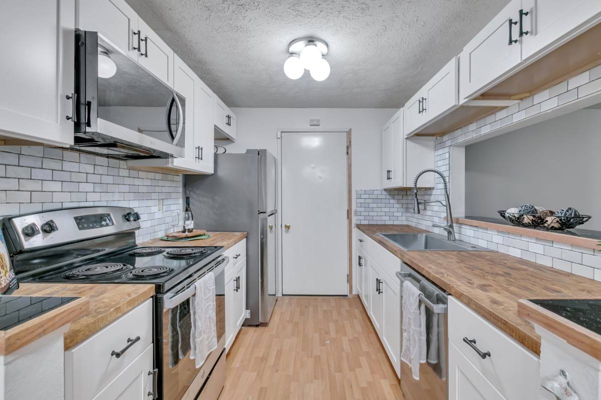 House for rent at 8011 116th St E, Puyallup, WA 98373