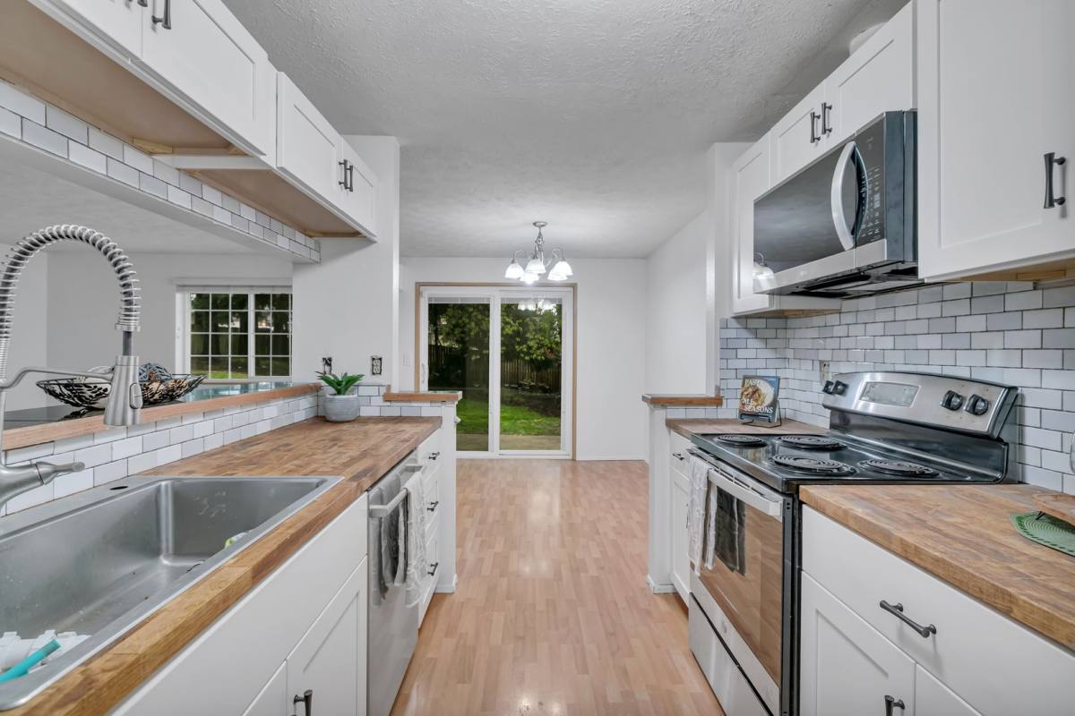 House for rent at 8011 116th St E, Puyallup, WA 98373