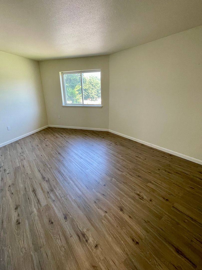 Apartment for rent at 27 Pleasant St, East Windsor, CT 06088