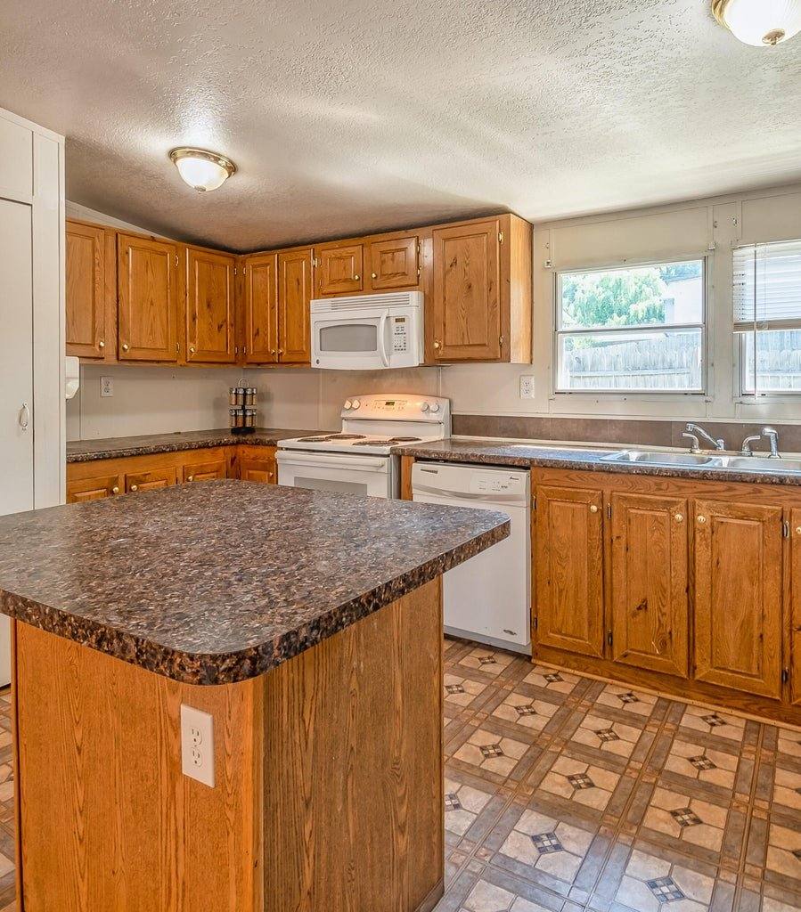 House for rent at 714 Baldwin Ave SW, Knoxville, TN 37920