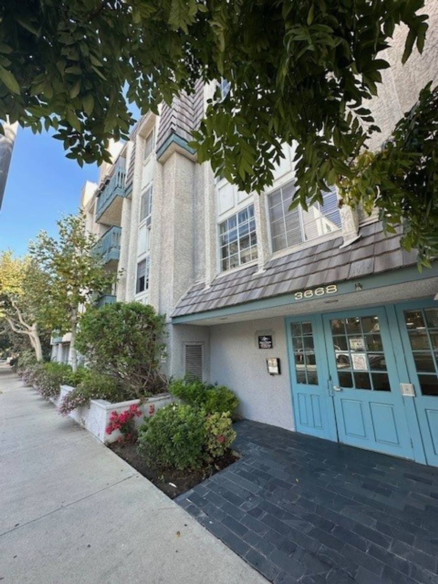 Apartment for rent at 3668 Motor Ave, Los Angeles, CA 90034
