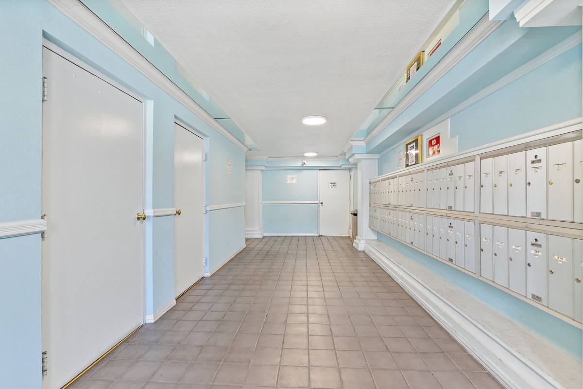 Apartment for rent at 3668 Motor Ave, Los Angeles, CA 90034