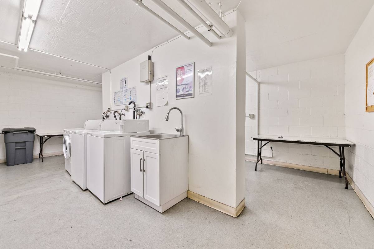 Apartment for rent at 3668 Motor Ave, Los Angeles, CA 90034