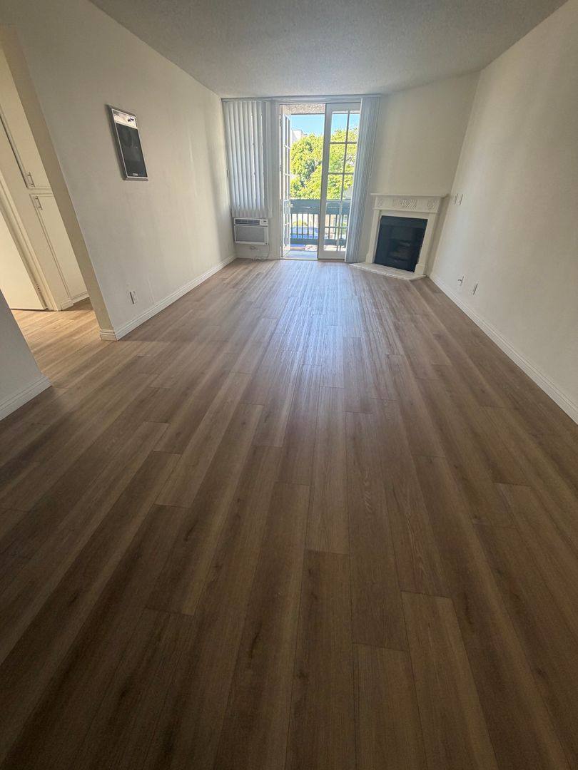 Apartment for rent at 3668 Motor Ave, Los Angeles, CA 90034