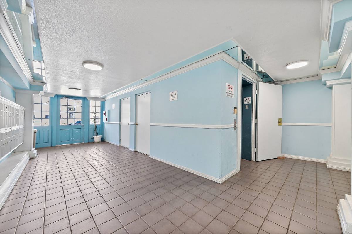 Apartment for rent at 3668 Motor Ave, Los Angeles, CA 90034