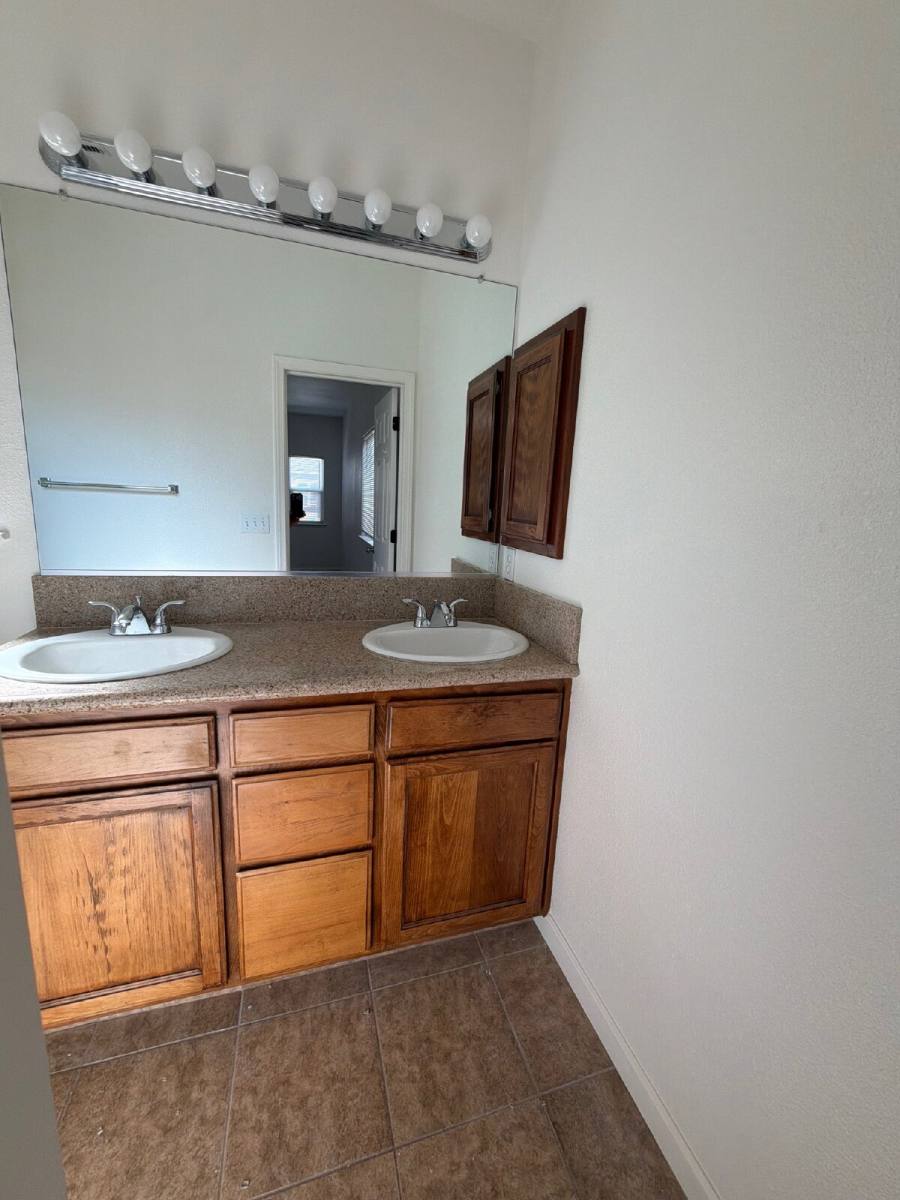 House for rent at 324 Olive Way, Chowchilla, CA 93610