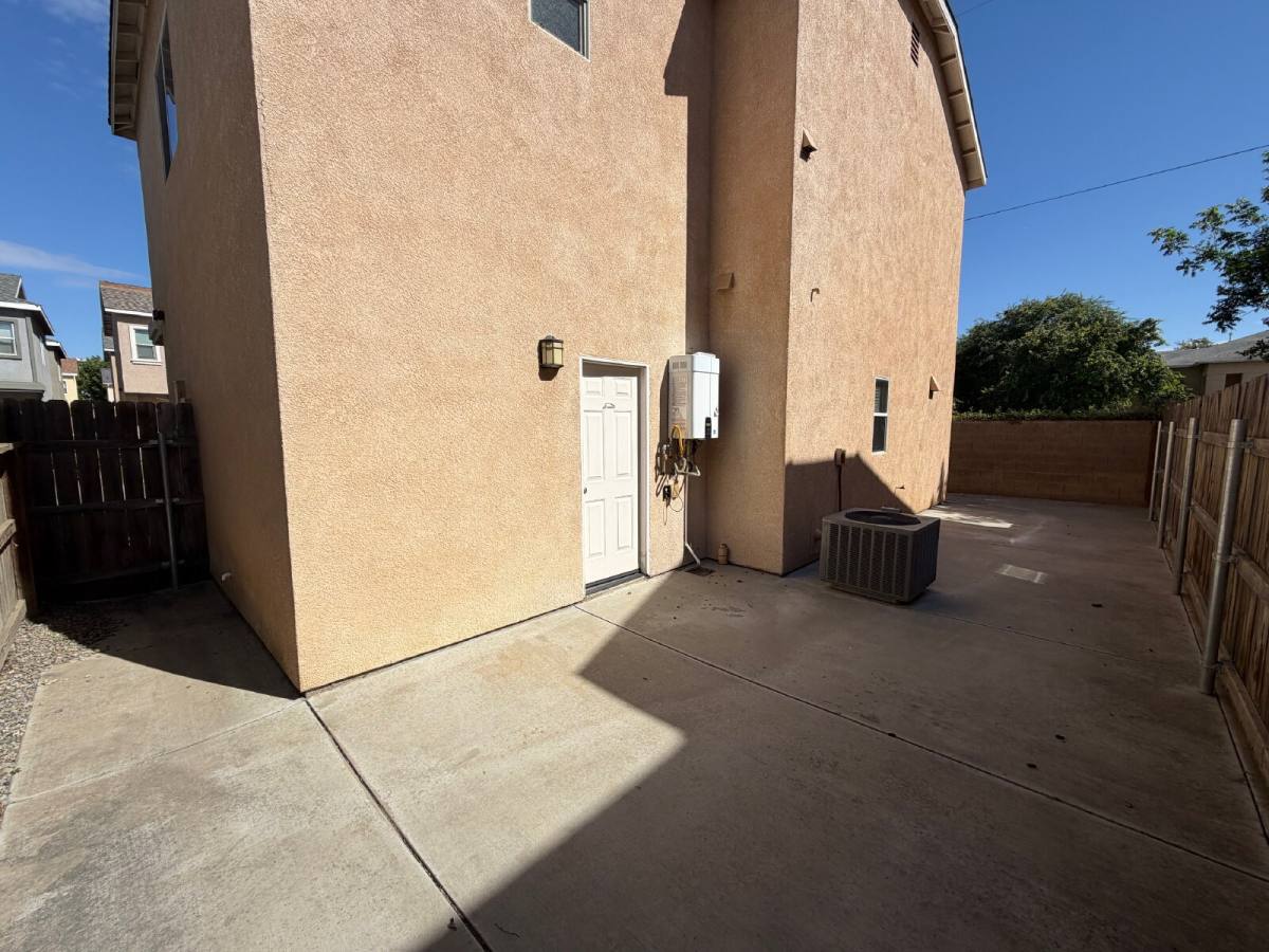 House for rent at 324 Olive Way, Chowchilla, CA 93610