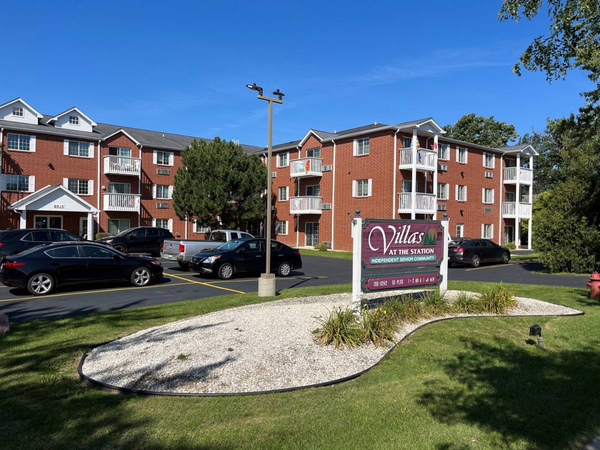 Apartment for rent at 8935 S Wood Creek Dr, Oak Creek, WI 53154