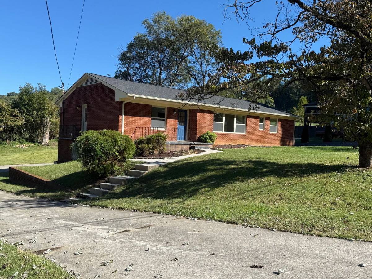 House for rent at 424 Bridge View Rd, Knoxville, TN 37914