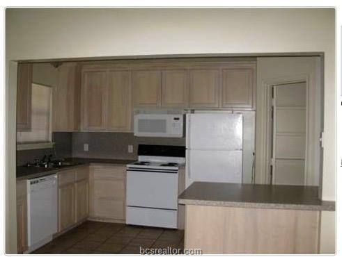 Apartment for rent at 1441 Western Oaks, Bryan, TX 77801