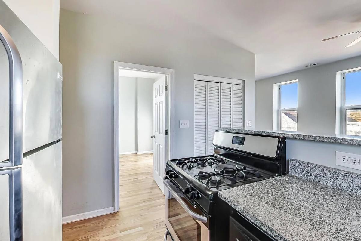 Apartment for rent at 1525 W 17th St #4, Chicago, IL 60608