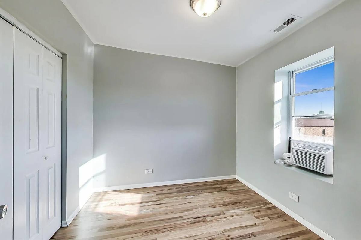 Apartment for rent at 1525 W 17th St #4, Chicago, IL 60608