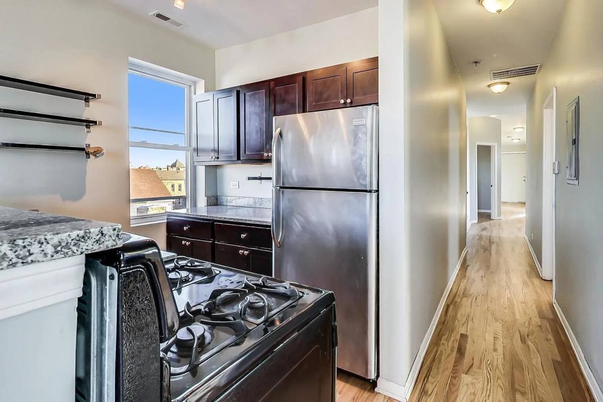 Apartment for rent at 1525 W 17th St #4, Chicago, IL 60608
