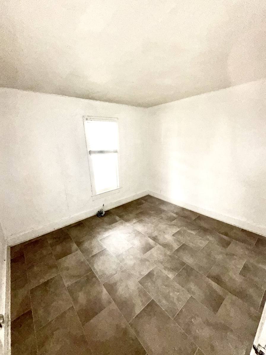 House for rent at 912 Pleasant St, Saginaw, MI 48602