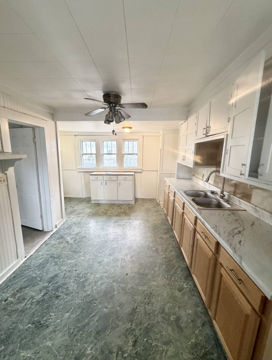House for rent at 912 Pleasant St, Saginaw, MI 48602