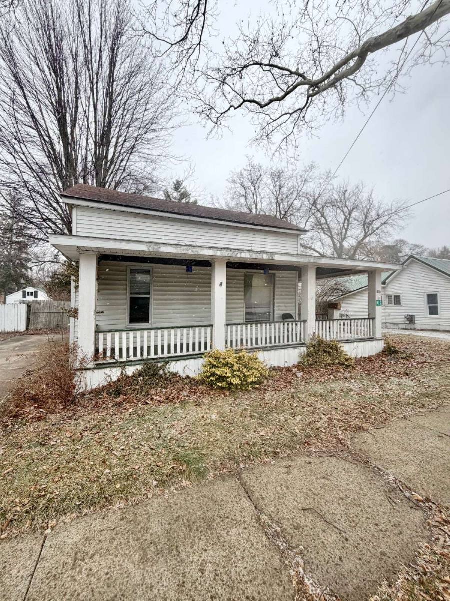 House for rent at 912 Pleasant St, Saginaw, MI 48602